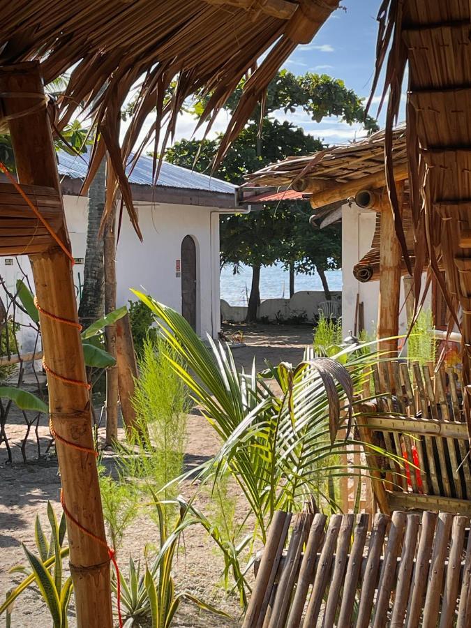 Tribal Huts Community Vandrerhjem Daanbantayan Eksteriør bilde