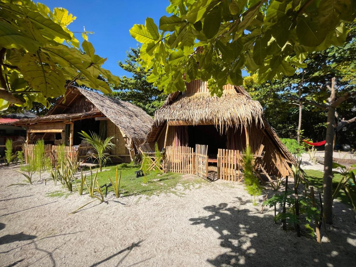 Tribal Huts Community Vandrerhjem Daanbantayan Eksteriør bilde