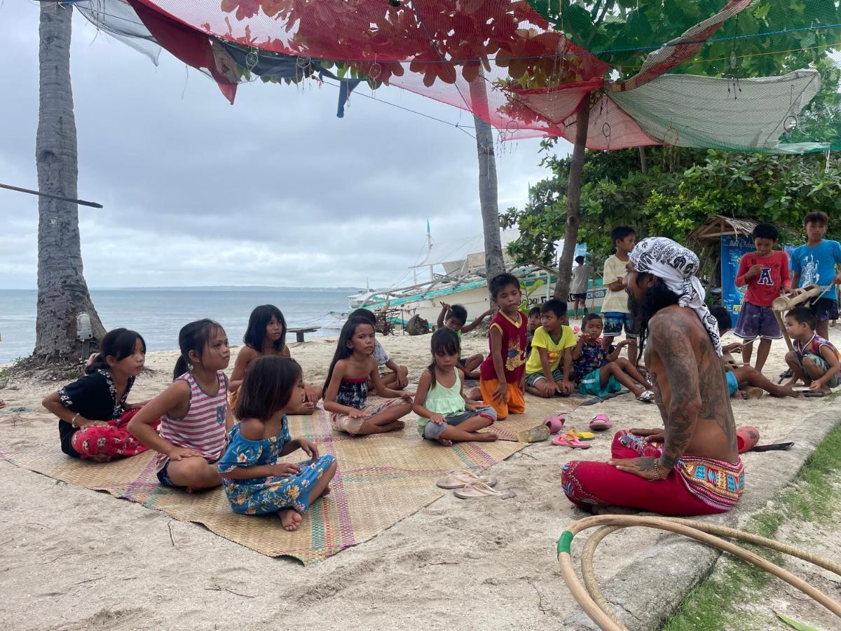 Tribal Huts Community Vandrerhjem Daanbantayan Eksteriør bilde