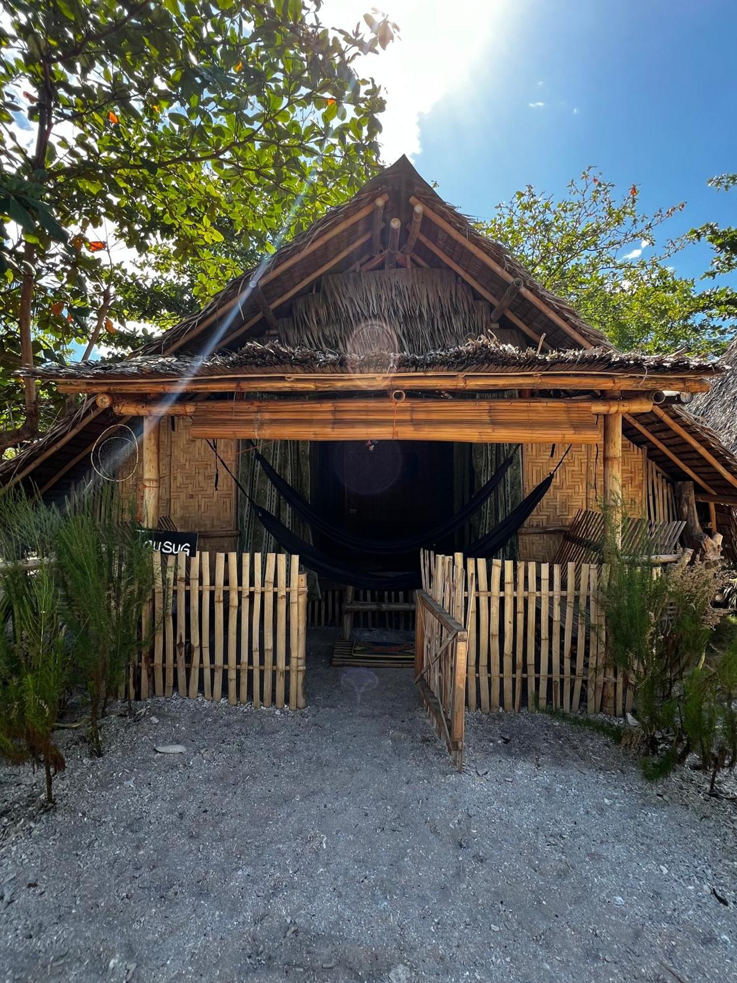 Tribal Huts Community Vandrerhjem Daanbantayan Eksteriør bilde